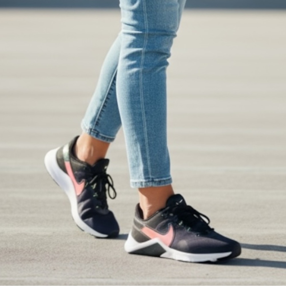 Nike Legend Essential 2 👟 Women’s Sneakers 😄 | Size 8 | With Box 📦